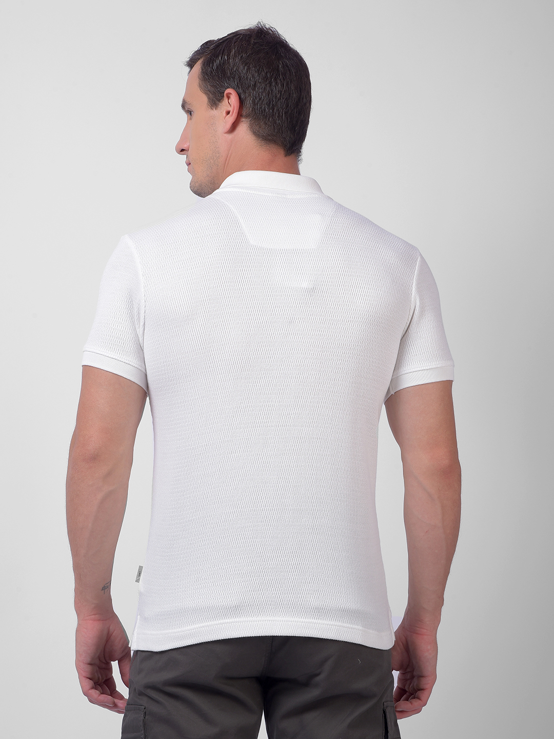 Numero Uno Men White Textured Knit Polo Neck T-Shirt